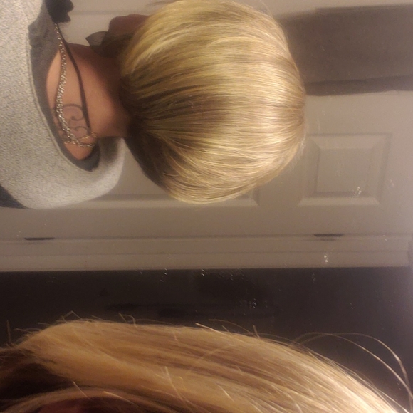 Blond cute wig w dark roots - Picture 4 of 5